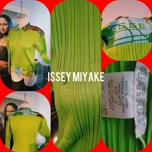 ASSEY MIYAKE PLEASE PLEASE TOP SIZE 3